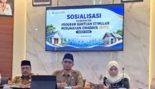 Sekretaris Daerah Kabupaten Sumenep, Agus Dwi Saputra, saat membuka Sosialisasi Kabupaten Program BSPS Tahun 2026 di Ruang Potre Koneng, Bappeda Kabupaten Sumenep, Selasa (9/6/2026).