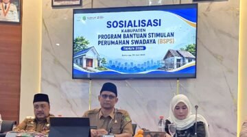 Sekretaris Daerah Kabupaten Sumenep, Agus Dwi Saputra, saat membuka Sosialisasi Kabupaten Program BSPS Tahun 2026 di Ruang Potre Koneng, Bappeda Kabupaten Sumenep, Selasa (9/6/2026).