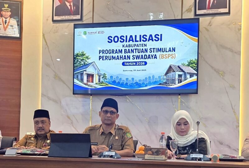 Sekretaris Daerah Kabupaten Sumenep, Agus Dwi Saputra, saat membuka Sosialisasi Kabupaten Program BSPS Tahun 2026 di Ruang Potre Koneng, Bappeda Kabupaten Sumenep, Selasa (9/6/2026).