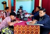 Sejumlah siswa mengambil PIN di SMAN 2 Pamekasan. (ISTIMEWA)