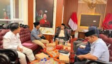 Pengurus Lakpesdam PCNU Sumenep berdiskusi dengan Ketua DPRD Sumenep, H. Zainal Arifin di ruang kerjanya. (ISTIMEWA)