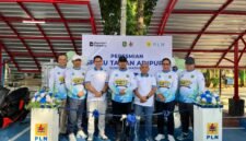 Bupati Sumennep, Achmad Fauzi Wongsojudo bersama jajaran manajemen PLN UID Jawa Timur dan manajemen PLN UP3 Madura, saat peresmian SPKLU di taman adipura, Minggu (21/6/2026).