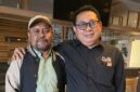 Ketua Umum SMSI Pusat, Firdaus (baju hitam) berangkulan dengan Ketua SMSI Sumenep, Wahyudi menjelang rakderda di Sidoarjo. (ISTIMEWA)