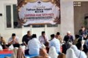 Owner CV Ayunda Permata Sejahtera, H. Bambang Budianto menyampaikan sambutan saat peringatan 10 Muharram. (KLIKMADURA)