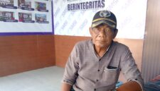 Pelapor dugaan penyerobotan pantai di Kecamatan Kalianget, Kabupaten Sumenep, Sarkawi. (KLIKMADURA)