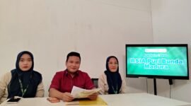 Kuasa hukum RSIA Puri Bunda Madura, Moh. Taufik memberikan keterangan pers. (KLIKMADURA)