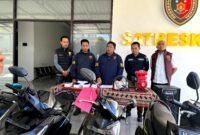 Kasatreskrim Polres Pamekasan, AKP Yoyok Hardianto (tengah), didampingi jajaran kepolisian saat konferensi pres, Selasa (30/6/2026).