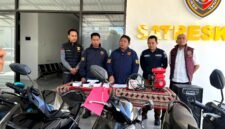 Kasatreskrim Polres Pamekasan, AKP Yoyok Hardianto (tengah), didampingi jajaran kepolisian saat konferensi pres, Selasa (30/6/2026).