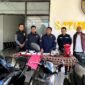 Kasatreskrim Polres Pamekasan, AKP Yoyok Hardianto (tengah), didampingi jajaran kepolisian saat konferensi pres, Selasa (30/6/2026).
