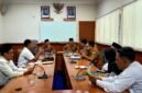 Sejumlah warga menyampaikan aspirasi terkait IPAL MBG bersama Dinas Pertanian dan Ketahanan Pangan Kabupaten Sampang. (KLIKMADURA)