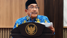 Wabup Sumenep, KH. Imam Hasyim saat menyampaikan Nota Penjelasan Bupati terhadap Rancangan Peraturan Daerah (Raperda) tentang Pertanggungjawaban Pelaksanaan APBD Tahun Anggaran 2025. (KLIKMADURA)