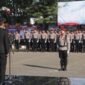 Kapolres Sampang AKBP Hartono memimpin apel HUT ke-80 Bhayangkara. (KLIKMADURA)