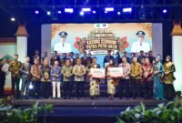 Kepala Disporapar Pamekasan Akmalul Firdaus bersama Forkopimda Pamekasan berfoto bersmaa finalis duta daerah Kacong Chebbing Pamekasan dan Putra Putri Batik Pamekasan (@WIDYPICK FOR KLIK MADURA).