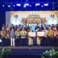 Kepala Disporapar Pamekasan Akmalul Firdaus bersama Forkopimda Pamekasan berfoto bersmaa finalis duta daerah Kacong Chebbing Pamekasan dan Putra Putri Batik Pamekasan (@WIDYPICK FOR KLIK MADURA).