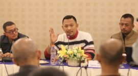 Founder Bani Insan Peduli (BIP) Ali Zainal Abidin saat menyampaikan keterangan pers. (KLIKMADURA)