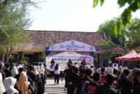Siswa baru SMK Tlanakan antusias mengikuti kegiatan penutupan MPLS. (KLIKMADURA)