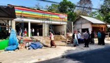 Puluhan tokoh dan alumni pondok pesantren se-kecamatan Palengaan saat menolak pembangunan gerai Indomaret. (KLIKMADURA)