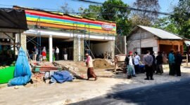 Puluhan tokoh dan alumni pondok pesantren se-kecamatan Palengaan saat menolak pembangunan gerai Indomaret. (KLIKMADURA)