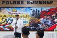 Bupati Sumenep Achmad Fauzi Wongsojudo menyampaikan sambutan saat menghadiri peringatan HUT Bhayangkara ke-80 di Mapolres Sumenep, Rabu (1/7/2026).