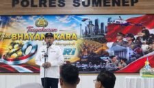 Bupati Sumenep Achmad Fauzi Wongsojudo menyampaikan sambutan saat menghadiri peringatan HUT Bhayangkara ke-80 di Mapolres Sumenep, Rabu (1/7/2026).