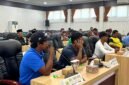 Sejumlah nelayan menyampaikan aspirasi kepada Komisi II DPRD Pamekasan terkait kelangkaan solar. (MOH. IQBALUL KHAVEI MZ / KLIKMADURA)