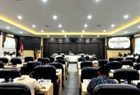 Ketua DPRD Pamekasan, Ali Masykur memimpin rapat paripurna penyampaian nota keuangan bupati. (KLIKMADURA)
