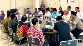 Puluhan pengurus LPBH dan Lakpesdam PCNU Sumenep saat audiensi bersama Wabup Sumenep, KH. Imam Hasyim terkait tempat hiburan. (ISTIMEWA)
