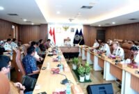 Direktur Jenderal Imigrasi Hendarsam Marantoko memimpin rakor bersama tim dari ITB terkait pagar digital. (KLIKMADURA)