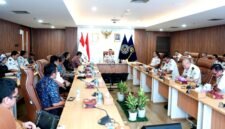 Direktur Jenderal Imigrasi Hendarsam Marantoko memimpin rakor bersama tim dari ITB terkait pagar digital. (KLIKMADURA)
