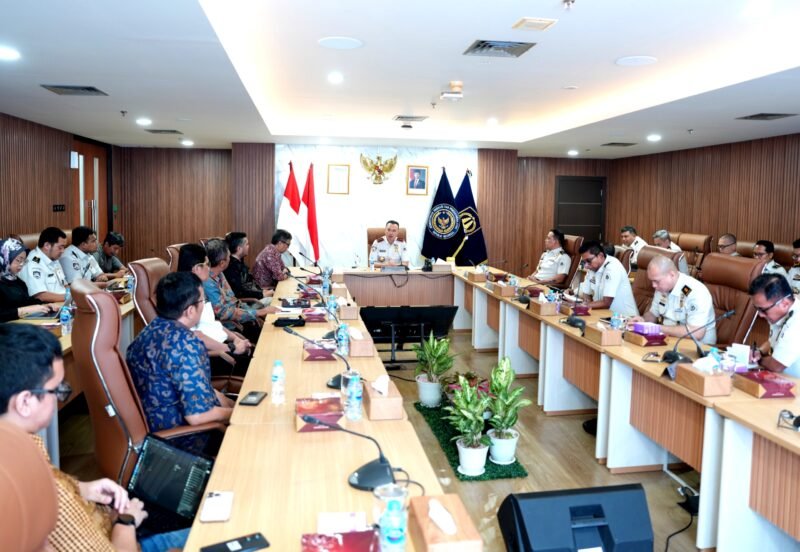 Direktur Jenderal Imigrasi Hendarsam Marantoko memimpin rakor bersama tim dari ITB terkait pagar digital. (KLIKMADURA)