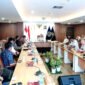 Direktur Jenderal Imigrasi Hendarsam Marantoko memimpin rakor bersama tim dari ITB terkait pagar digital. (KLIKMADURA)