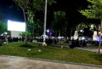 Suasana nobar piala dunia di Alun-alun Kabupaten Sampang. (KLIKMADURA)