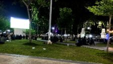 Suasana nobar piala dunia di Alun-alun Kabupaten Sampang. (KLIKMADURA)