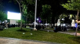 Suasana nobar piala dunia di Alun-alun Kabupaten Sampang. (KLIKMADURA)