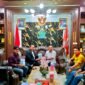 Pengurus Aliansi Jurnalis Pamekasan (AJP) saat silaturahmi dengan Rektor UIN Madura, Juma'at (10/7/2026).