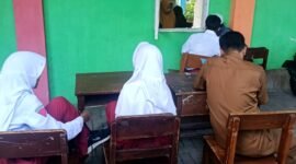Sejumlah siswa mengikuti proses SPMB di SMPN 3 Pamekasan beberapa waktu lalu (ISTIMEWA).