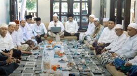 Para ulama BASSRA saat menyampaikan pernyataan sikap terkait LGBT. (KLIKMADURA)