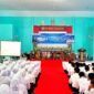 Kepala SMAN 2 Pamekasan Moh. Arifin saat membuka kegiatan MPLS di ruang aula sekolah (LAILIYATUN NURIYAH/KLIK MADURA).  