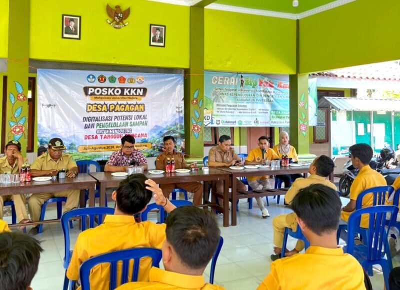 Suasana pembukaan kegiatan KKN di Desa Pagagan, Kecamatan Pademawu, Pamekasan. (KLIKMADURA)