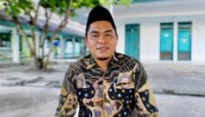 Ketua DPRD Pamekasan Ali Masykur saat diwawancara. (KLIKMADURA)