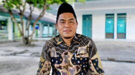 Ketua DPRD Pamekasan Ali Masykur saat diwawancara. (KLIKMADURA)