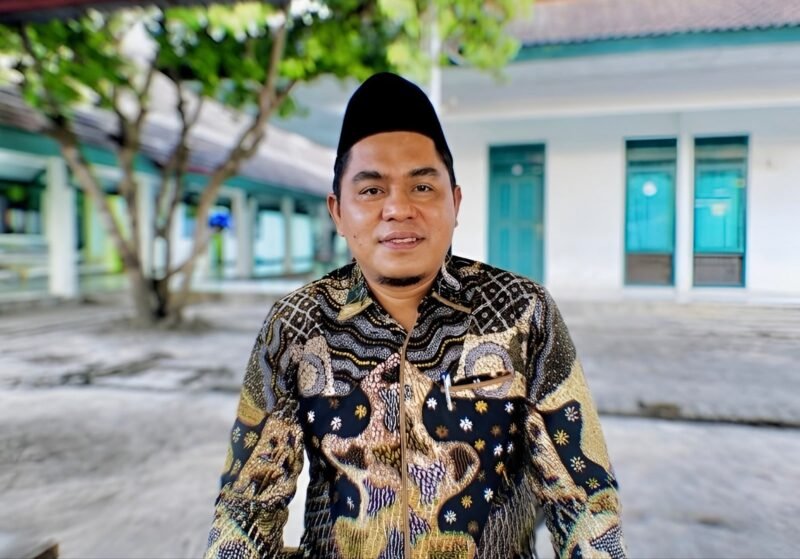 Ketua DPRD Pamekasan Ali Masykur saat diwawancara. (KLIKMADURA)