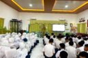 Sebagian siswa baru SMAN 4 Pamekasan mengikuti pembekalan materi MPLS di aula sekolah (LAILIYATUN NURIYAH/KLIK MADURA).