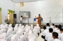 Siswa SMAN 1 Pamekasan menyimak pembekalan materi dalam rangka MPLS hari kedua (LAILIYATUN NURIYAH/KLIK MADURA).