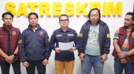 Kasi Humas Polres Pamekasan IPDA Yoni Evan Pratama, S.H., M.M. saat memimpin pres rilis. (KLIKMADURA)