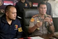 Kapolres Sampang AKBP Hartono didampingi Kasatreskrim IPTU Nur Fajri saat pres rilis terkait kasus dugaan pencabulan. (KLIKMADURA)