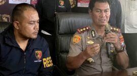 Kapolres Sampang AKBP Hartono didampingi Kasatreskrim IPTU Nur Fajri saat pres rilis terkait kasus dugaan pencabulan. (KLIKMADURA)
