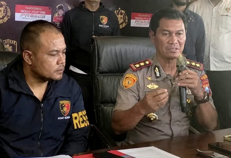 Kapolres Sampang AKBP Hartono didampingi Kasatreskrim IPTU Nur Fajri saat pres rilis terkait kasus dugaan pencabulan. (KLIKMADURA)