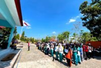 Siswa baru SMAN 1 Waru antusias mengikuti MPLS. (KLIKMADURA)