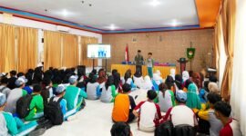 Siswa-siswi baru SMKN 1 Pamekasan antusias mengikuti penutupan MPLS. (KLIKMADURA)